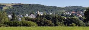 Ruwertal - Schoendorf - Schoendorf mit der Kirche - Panorama