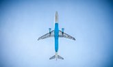 Flugzeug am Himmel