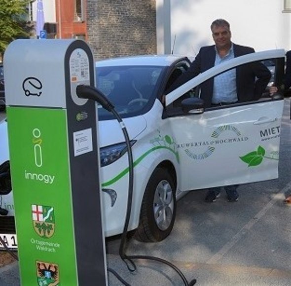 E-Auto an Ladesäule